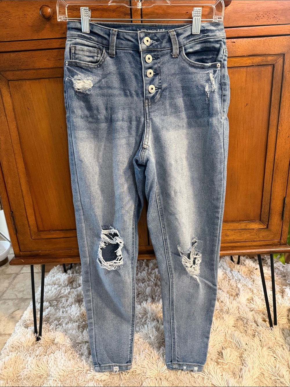 No Boundaries High-Rise Distressed Jeans